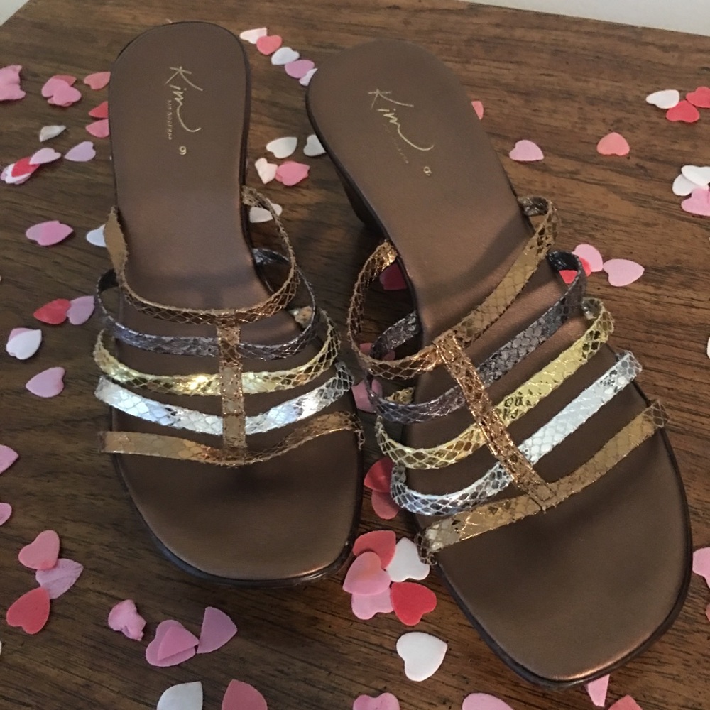 JUST IN! Size 9 Brown sandals with faux snakeskin